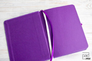 Фиолетовый женский ежедневник
