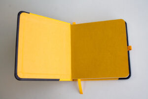 Книжный переплет (два цвета кожзама), твердая обложка
