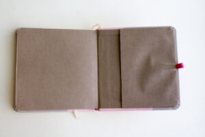 Блокнот в книжном переплете с мягкой обложкой (кожзам)